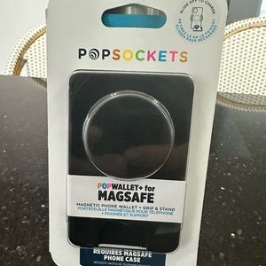 Pop socket MagSafe wallet